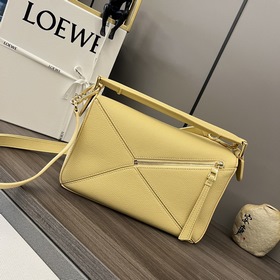 Loewe Сумка Puzzle из зернистой теляч