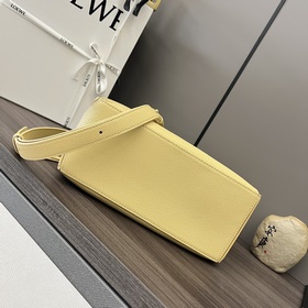 Loewe Сумка Puzzle из зернистой теляч