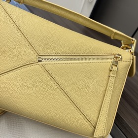 Loewe Сумка Puzzle из зернистой теляч