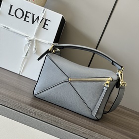Loewe Сумка Puzzle из зернистой теляч