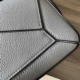 Loewe Сумка Puzzle из зернистой теляч