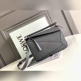 Loewe  [Модель, которую носят Ян Ми
