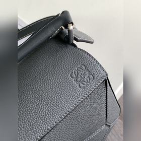Loewe  [Модель, которую носят Ян Ми 