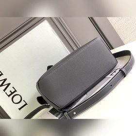 Loewe  [Модель, которую носят Ян Ми 