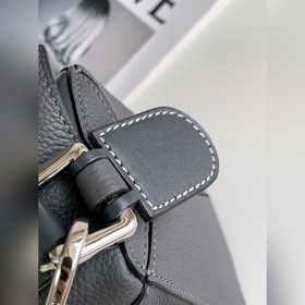 Loewe  [Модель, которую носят Ян Ми 