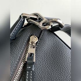 Loewe  [Модель, которую носят Ян Ми 