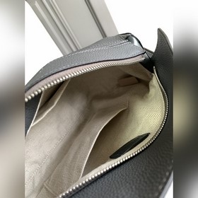 Loewe  [Модель, которую носят Ян Ми 
