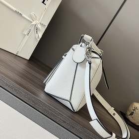 Loewe Сумка Puzzle из зернистой теляч
