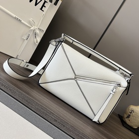 Loewe Сумка Puzzle из зернистой теляч