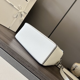 Loewe Сумка Puzzle из зернистой теляч
