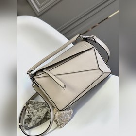 Loewe  [Модель, которую носят Ян Ми