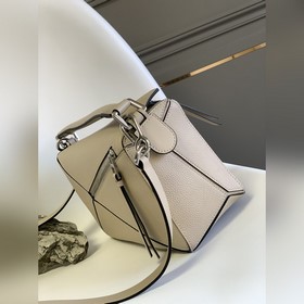 Loewe  [Модель, которую носят Ян Ми 