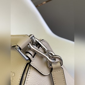 Loewe  [Модель, которую носят Ян Ми 