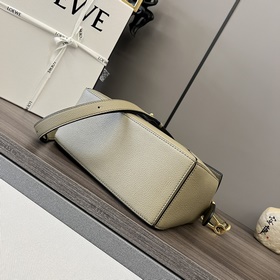 Loewe Сумка Puzzle из зернистой теляч