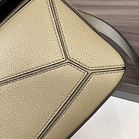 Loewe Сумка Puzzle из зернистой теляч