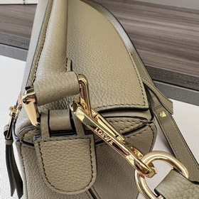 Loewe Сумка Puzzle из зернистой теляч