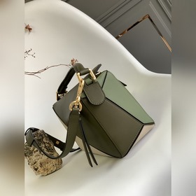 Loewe Популярная модель Puzzle small 