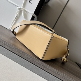 Loewe Маленькая классическая сумка Pu