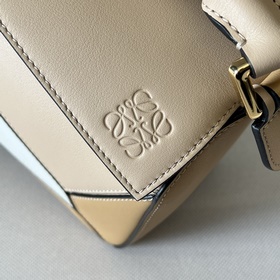 Loewe Маленькая классическая сумка Pu