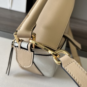 Loewe Маленькая классическая сумка Pu