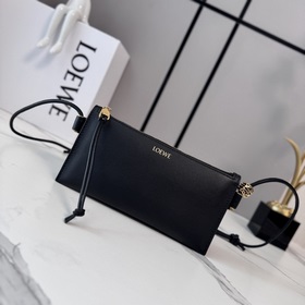 Loewe  Клач Joya из кожи наппа с угло