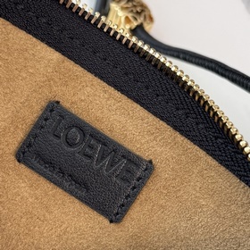 Loewe  Клач Joya из кожи наппа с угло