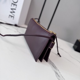 Loewe  Клатч Joya из кожи наппа с угл