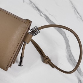Loewe  Клач Joya из кожи наппа с угло