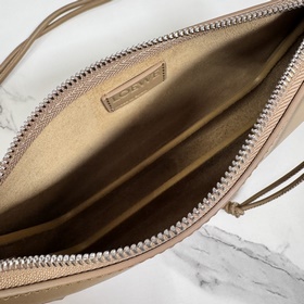 Loewe  Клач Joya из кожи наппа с угло