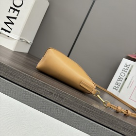 Новая сумка Puzzle Fold от Loewe предс
