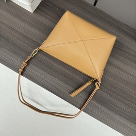 Новая сумка Puzzle Fold от Loewe предс