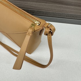 Новая сумка Puzzle Fold от Loewe предс