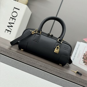 Loewe  Новая модель сумки Mini Amazon