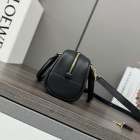 Loewe  Новая модель сумки Mini Amazon