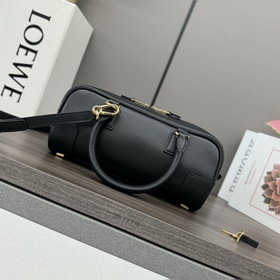 Loewe  Новая модель сумки Mini Amazon