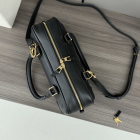 Loewe  Новая модель сумки Mini Amazon
