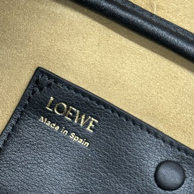 Loewe  Новая модель сумки Mini Amazon