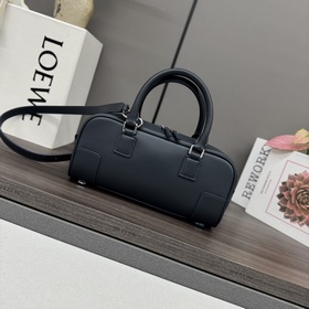 Loewe  Новая модель сумки Mini Amazon