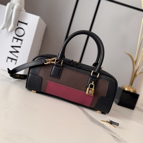 Loewe  Новая модель сумки Mini Amazon