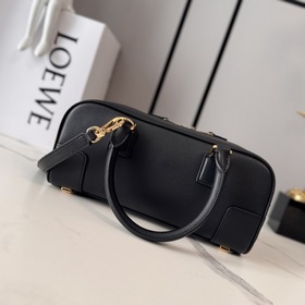 Loewe  Новая модель сумки Mini Amazon