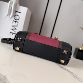 Loewe  Новая модель сумки Mini Amazon
