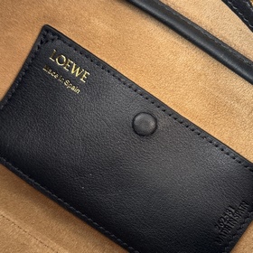 Loewe  Новая модель сумки Mini Amazon