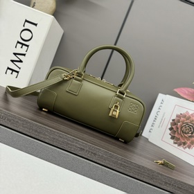 Loewe  Новая модель сумки Mini Amazon