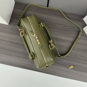 Loewe  Новая модель сумки Mini Amazon