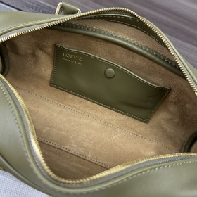 Loewe  Новая модель сумки Mini Amazon