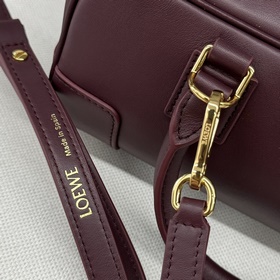 Loewe  Новая модель сумки Mini Amazon