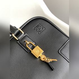 Новая модель сумки Amazona от Loewe. Э