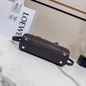 Loewe  Новая модель сумки Mini Amazon