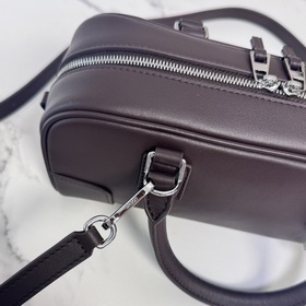 Loewe  Новая модель сумки Mini Amazon