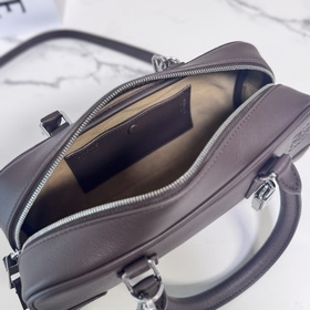 Loewe  Новая модель сумки Mini Amazon